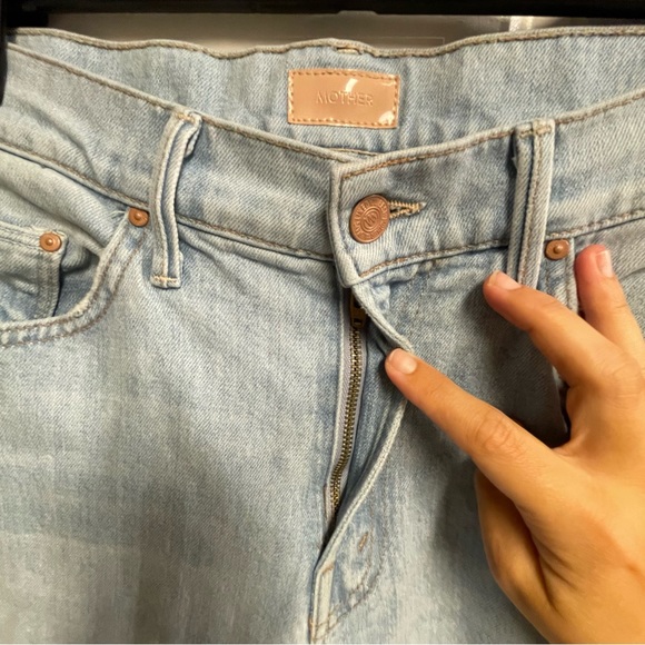 MOTHER Insider Crop Step Chew Jeans Women's 28 Light Wash Raw Hem Fray - Picture 3 of 11